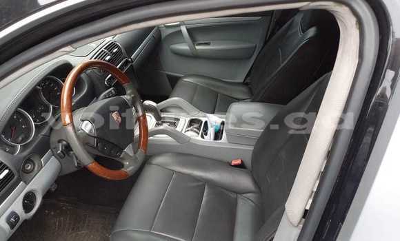 Sayi Na hannu Porsche Cayenne Black Mota in Libreville a estuary Sayi Na hannu Porsche Cayenne Black Mota in Libreville a estuary