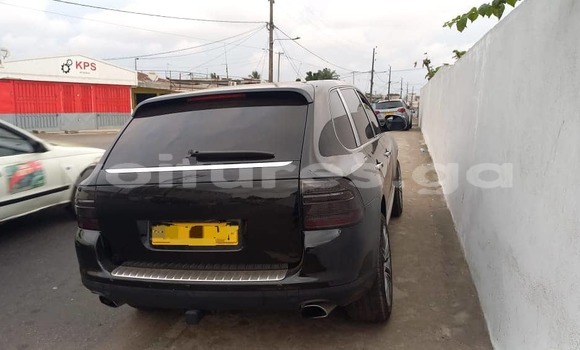 Sayi Na hannu Porsche Cayenne Black Mota in Libreville a estuary Sayi Na hannu Porsche Cayenne Black Mota in Libreville a estuary