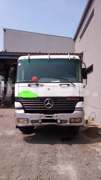 Big with watermark mercedes viano estuaire libreville 7971