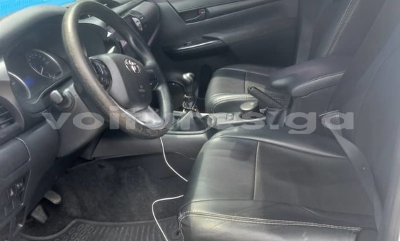 Sayi Na hannu Toyota Hilux White Mota in Libreville a estuary Sayi Na hannu Toyota Hilux White Mota in Libreville a estuary