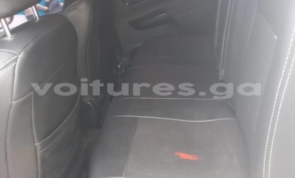 Sayi Na hannu Toyota Hilux White Mota in Libreville a estuary Sayi Na hannu Toyota Hilux White Mota in Libreville a estuary