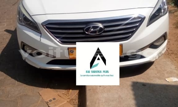 Sayi Na hannu Hyundai Sonata White Mota in Libreville a estuary Sayi Na hannu Hyundai Sonata White Mota in Libreville a estuary