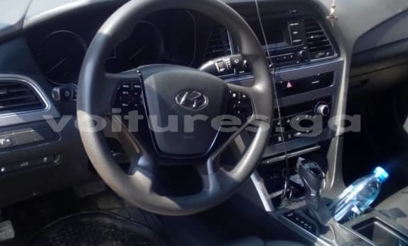 Sayi Na hannu Hyundai Sonata White Mota in Libreville a estuary Sayi Na hannu Hyundai Sonata White Mota in Libreville a estuary