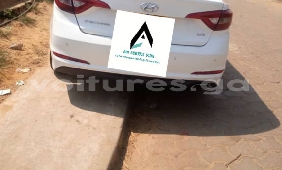 Sayi Na hannu Hyundai Sonata White Mota in Libreville a estuary Sayi Na hannu Hyundai Sonata White Mota in Libreville a estuary