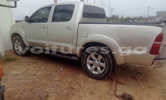 Sayi Na hannu Toyota Hilux Azurfa Mota in Libreville a estuary Sayi Na hannu Toyota Hilux Azurfa Mota in Libreville a estuary