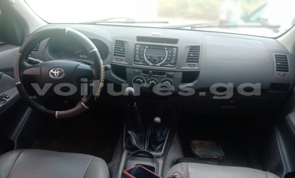 Sayi Na hannu Toyota Hilux Azurfa Mota in Libreville a estuary Sayi Na hannu Toyota Hilux Azurfa Mota in Libreville a estuary