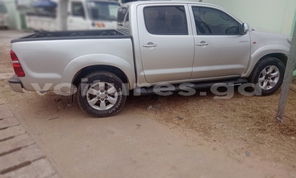 Sayi Na hannu Toyota Hilux Azurfa Mota in Libreville a estuary Sayi Na hannu Toyota Hilux Azurfa Mota in Libreville a estuary