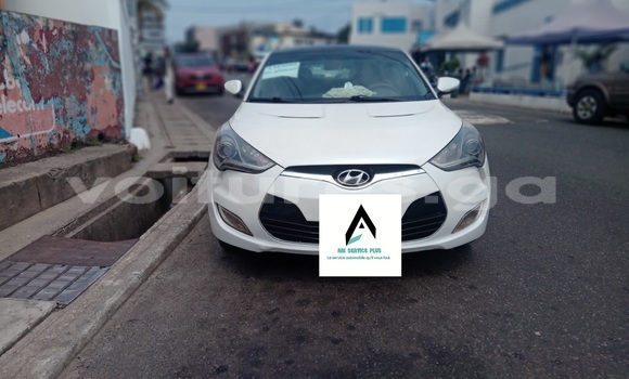 Sayi Na hannu Hyundai Veloster White Mota in Libreville a estuary Sayi Na hannu Hyundai Veloster White Mota in Libreville a estuary