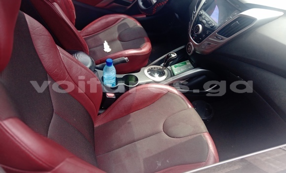 Sayi Na hannu Hyundai Veloster White Mota in Libreville a estuary Sayi Na hannu Hyundai Veloster White Mota in Libreville a estuary