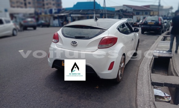 Sayi Na hannu Hyundai Veloster White Mota in Libreville a estuary Sayi Na hannu Hyundai Veloster White Mota in Libreville a estuary