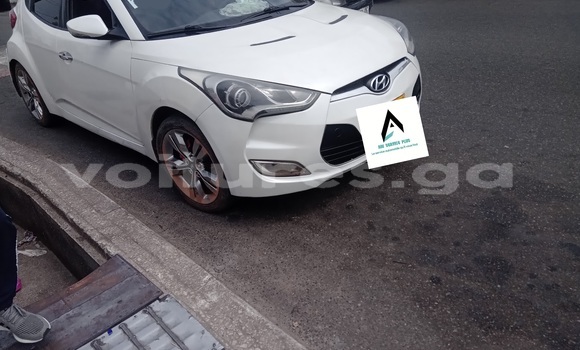 Sayi Na hannu Hyundai Veloster White Mota in Libreville a estuary Sayi Na hannu Hyundai Veloster White Mota in Libreville a estuary