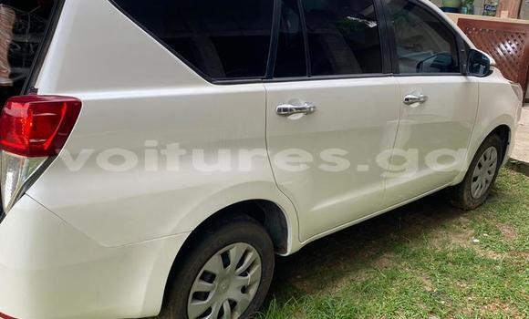 Sayi Imported Toyota Innova White Mota in Libreville a estuary Sayi Imported Toyota Innova White Mota in Libreville a estuary