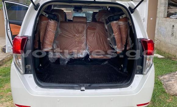 Sayi Imported Toyota Innova White Mota in Libreville a estuary Sayi Imported Toyota Innova White Mota in Libreville a estuary