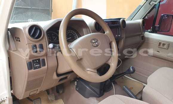 Sayi Na hannu Toyota Land Cruiser White Mota in Libreville a estuary Sayi Na hannu Toyota Land Cruiser White Mota in Libreville a estuary