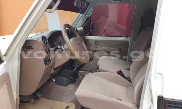 Sayi Na hannu Toyota Land Cruiser White Mota in Libreville a estuary Sayi Na hannu Toyota Land Cruiser White Mota in Libreville a estuary