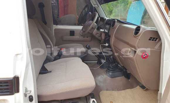 Sayi Na hannu Toyota Land Cruiser White Mota in Libreville a estuary Sayi Na hannu Toyota Land Cruiser White Mota in Libreville a estuary