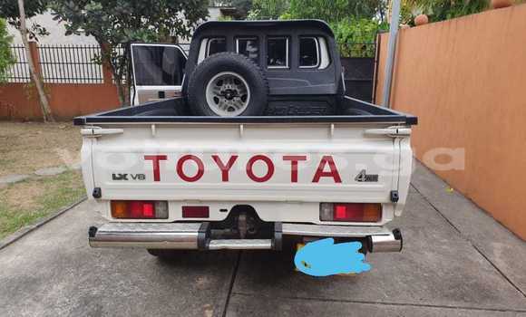 Sayi Na hannu Toyota Land Cruiser White Mota in Libreville a estuary Sayi Na hannu Toyota Land Cruiser White Mota in Libreville a estuary