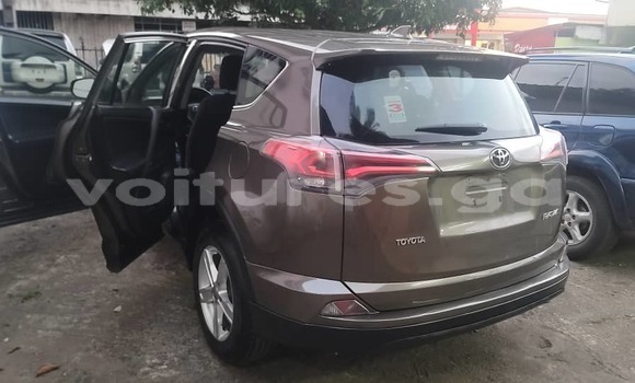 Sayi Na hannu Toyota RAV4 Brown Mota in Libreville a estuary Sayi Na hannu Toyota RAV4 Brown Mota in Libreville a estuary