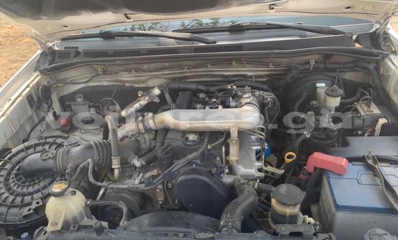 Sayi Na hannu Toyota Hilux White Mota in Libreville a estuary Sayi Na hannu Toyota Hilux White Mota in Libreville a estuary