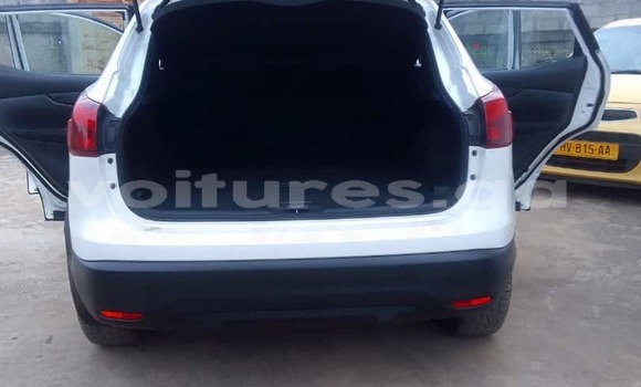 Sayi Imported Nissan Qashqai White Mota in Libreville a estuary Sayi Imported Nissan Qashqai White Mota in Libreville a estuary