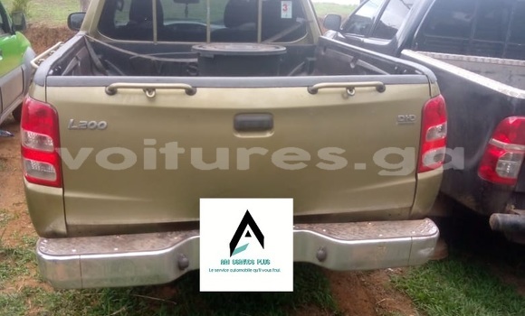 Sayi Na hannu Mitsubishi L200 Green Mota in Libreville a estuary Sayi Na hannu Mitsubishi L200 Green Mota in Libreville a estuary