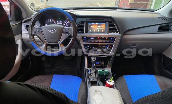 Sayi Na hannu Hyundai Sonata Blue Mota in Libreville a estuary Sayi Na hannu Hyundai Sonata Blue Mota in Libreville a estuary