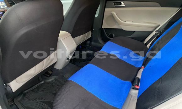 Sayi Na hannu Hyundai Sonata Blue Mota in Libreville a estuary Sayi Na hannu Hyundai Sonata Blue Mota in Libreville a estuary