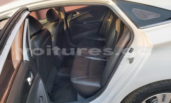 Sayi Sabo Hyundai Sonata White Mota in Libreville a estuary Sayi Sabo Hyundai Sonata White Mota in Libreville a estuary