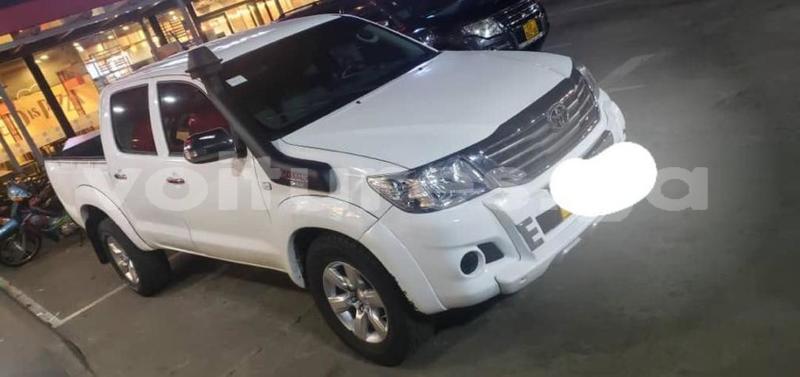 Big with watermark toyota hilux estuaire libreville 8017