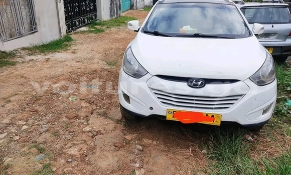 Sayi Na hannu Hyundai ix35 White Mota in Libreville a estuary Sayi Na hannu Hyundai ix35 White Mota in Libreville a estuary