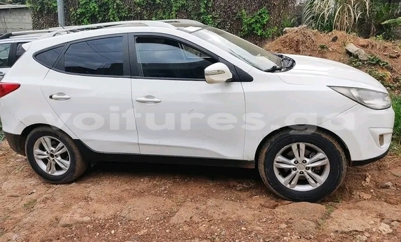 Sayi Na hannu Hyundai ix35 White Mota in Libreville a estuary Sayi Na hannu Hyundai ix35 White Mota in Libreville a estuary