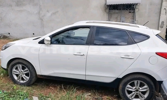 Sayi Na hannu Hyundai ix35 White Mota in Libreville a estuary Sayi Na hannu Hyundai ix35 White Mota in Libreville a estuary