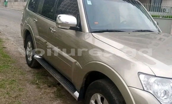 Sayi Na hannu Mitsubishi Pajero M Mota in Libreville a estuary Sayi Na hannu Mitsubishi Pajero M Mota in Libreville a estuary
