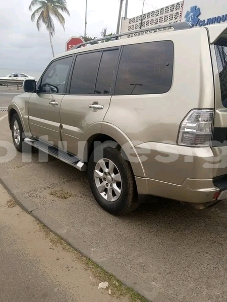 Big with watermark mitsubishi pajero estuaire libreville 8022