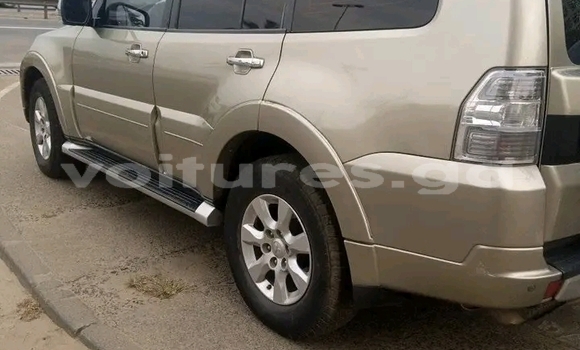 Sayi Na hannu Mitsubishi Pajero M Mota in Libreville a estuary Sayi Na hannu Mitsubishi Pajero M Mota in Libreville a estuary