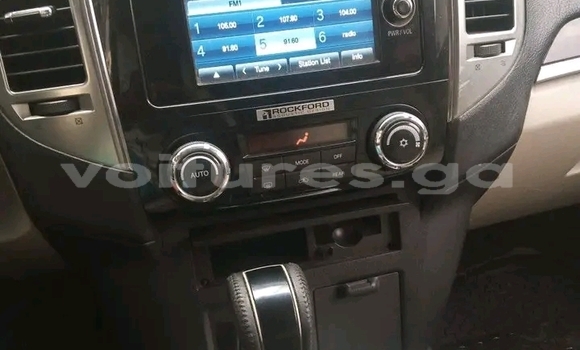 Sayi Na hannu Mitsubishi Pajero M Mota in Libreville a estuary Sayi Na hannu Mitsubishi Pajero M Mota in Libreville a estuary