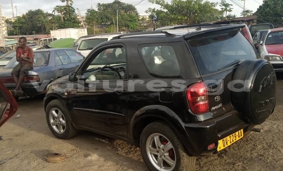 Sayi Na hannu Toyota RAV4 Blue Mota in Libreville a estuary Sayi Na hannu Toyota RAV4 Blue Mota in Libreville a estuary