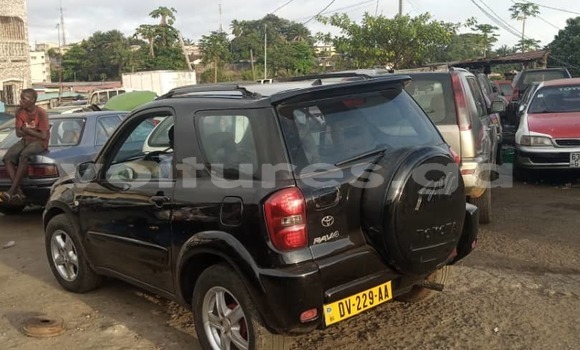 Sayi Na hannu Toyota RAV4 Blue Mota in Libreville a estuary Sayi Na hannu Toyota RAV4 Blue Mota in Libreville a estuary