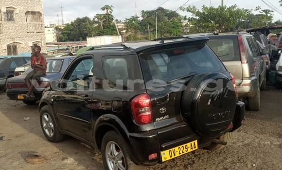 Sayi Na hannu Toyota RAV4 Blue Mota in Libreville a estuary Sayi Na hannu Toyota RAV4 Blue Mota in Libreville a estuary
