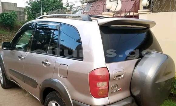 Sayi Na hannu Toyota RAV4 Azurfa Mota in Libreville a estuary Sayi Na hannu Toyota RAV4 Azurfa Mota in Libreville a estuary