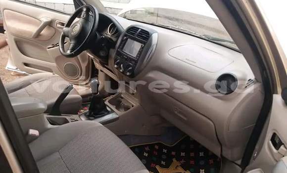 Sayi Na hannu Toyota RAV4 Azurfa Mota in Libreville a estuary Sayi Na hannu Toyota RAV4 Azurfa Mota in Libreville a estuary