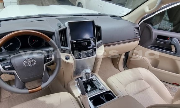 Sayi Imported Toyota Land Cruiser White Mota in Libreville a estuary Sayi Imported Toyota Land Cruiser White Mota in Libreville a estuary