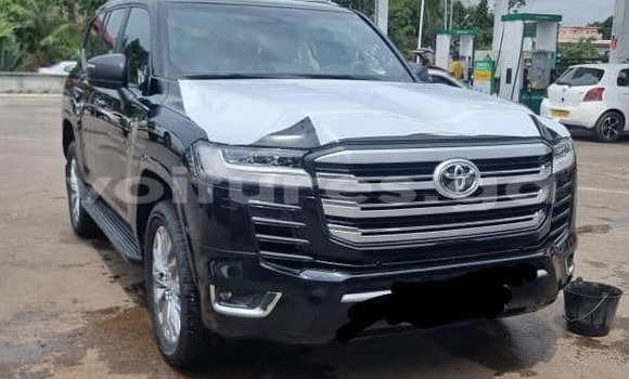 Sayi Imported Toyota Land Cruiser Black Mota in Libreville a estuary