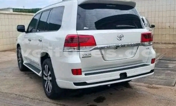 Buy Used Toyota Prado White Car in Libreville in Estuary Buy Used Toyota Prado White Car in Libreville in Estuary