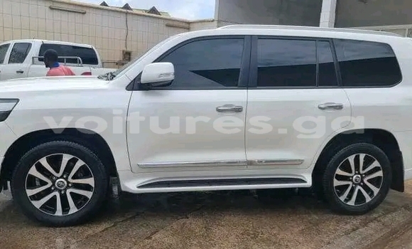Buy Used Toyota Prado White Car in Libreville in Estuary Buy Used Toyota Prado White Car in Libreville in Estuary