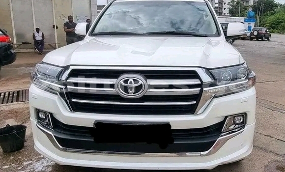 Buy Used Toyota Prado White Car in Libreville in Estuary Buy Used Toyota Prado White Car in Libreville in Estuary