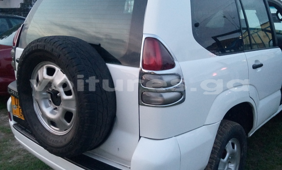 Sayi Na hannu Toyota Land Cruiser Prado White Mota in Libreville a estuary Sayi Na hannu Toyota Land Cruiser Prado White Mota in Libreville a estuary