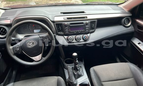 Sayi Na hannu Toyota RAV4 Red Mota in Libreville a estuary Sayi Na hannu Toyota RAV4 Red Mota in Libreville a estuary