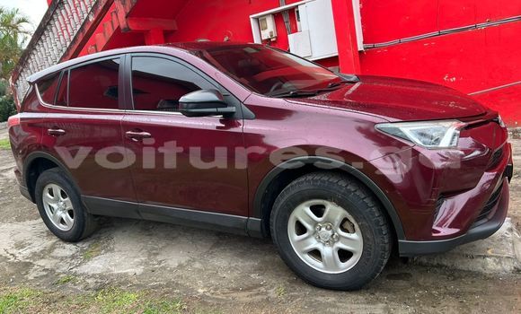 Sayi Na hannu Toyota RAV4 Red Mota in Libreville a estuary Sayi Na hannu Toyota RAV4 Red Mota in Libreville a estuary