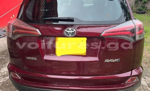 Sayi Na hannu Toyota RAV4 Red Mota in Libreville a estuary Sayi Na hannu Toyota RAV4 Red Mota in Libreville a estuary